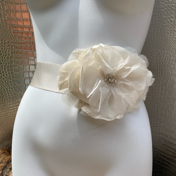 Vera wang wedding sash - Picture 5 of 7